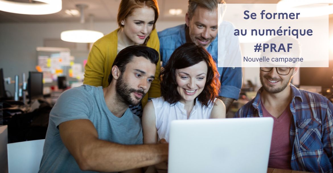 Campagne PRAF - Photographie d'un groupe de personnes devant un ordinateur portable
