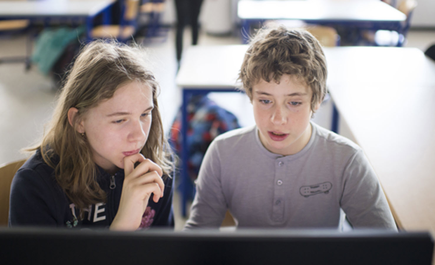 Elèves devant écran