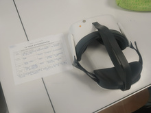 Casque VR posée sur une table